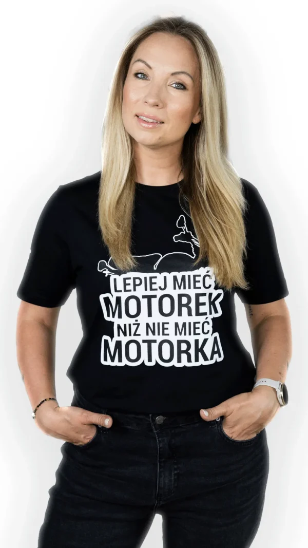 CZARNA_KOSZULKA_PRZOD_MARTA_1_6_11zon T-shirt “Lepiej mieć motorek”