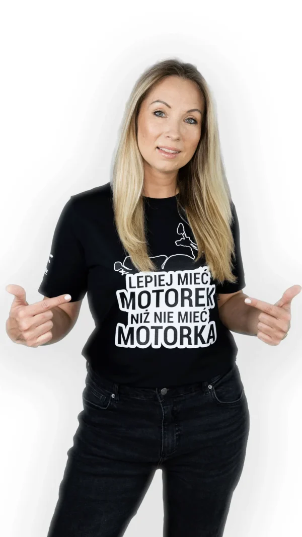 CZARNA_KOSZULKA_PRZOD_MARTA_2_7_11zon T-shirt “Lepiej mieć motorek”
