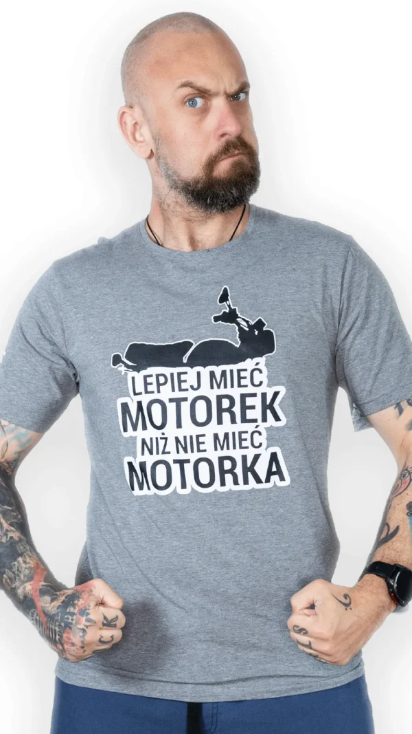 SZARA_KOSZULKA_PRZOD_CIECHAN_1_10_11zon T-shirt “Lepiej mieć motorek”