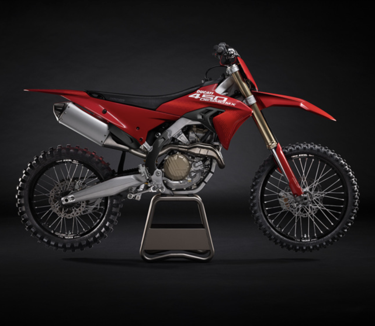 Nowoczesny wyświetlacz Ducati Desmo450 MX pokazujący dane z algorytmu indeksu stresu silnika na smartfonie ratownika.