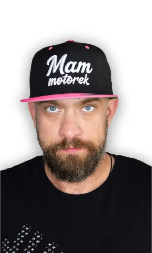 ROZOWY_DASZEK_CIECHAN_1 Czapka z daszkiem “Mam motorek”