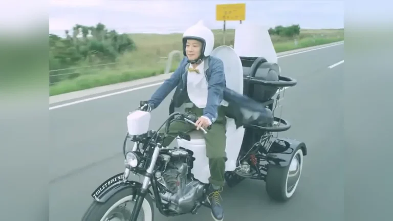 Moto Absurdy – TOTO Toilet Bike Neo, motocykl z sedesem