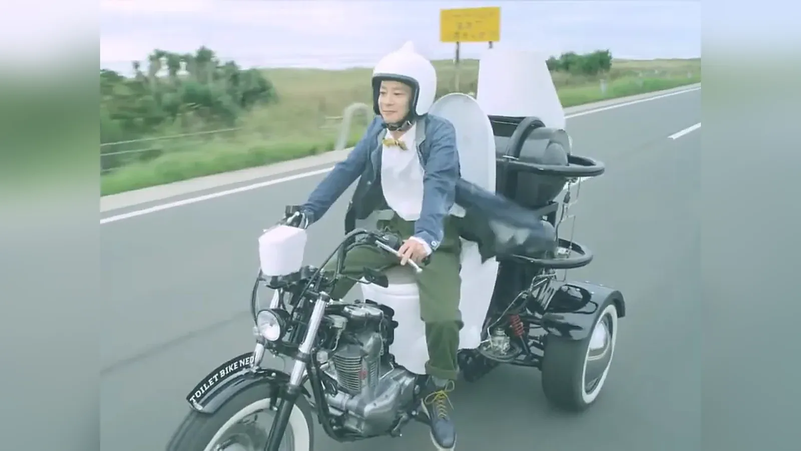Moto Absurdy – TOTO Toilet Bike Neo, motocykl z sedesem